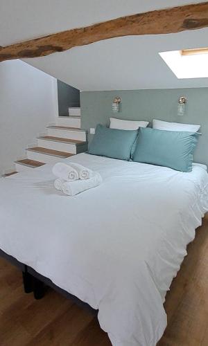 La porte Bleue - appartement juste rénové - très propre - grand confort - lumineux - calme - centre historique