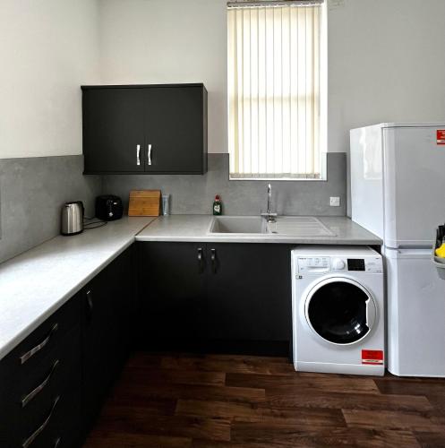 Η κουζίνα ή μικρή κουζίνα στο The Failsworth Collection - Stylish Apartments with Free Parking