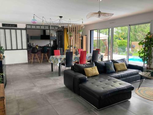 cozy house with heated pool maison avec piscine