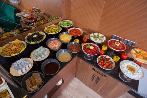 Makanan di atau berdekatan hotel