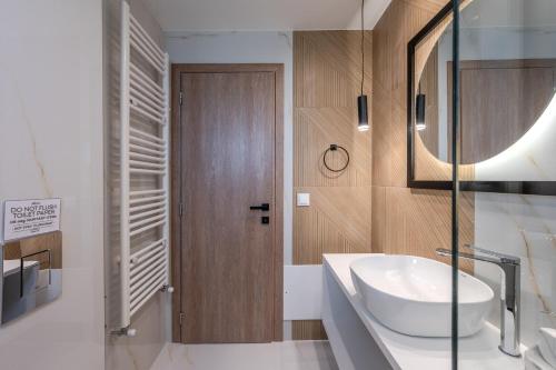 Ένα μπάνιο στο Rosy Villas Collection