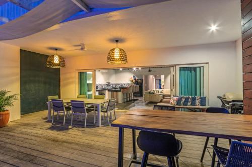 a dining room with a table and chairs at PM78 Boutique Apartments in Willemstad