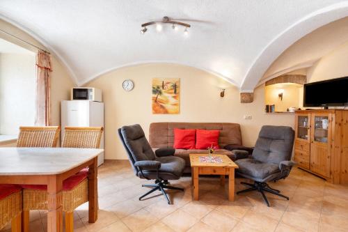 a living room with a couch and two chairs and a table at Ferienwohnung Ahrens in Ehrenberg