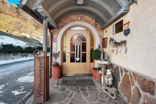 a entrance to a building with a wooden door at Wiesenheim - Fewo Romantic in Trodena