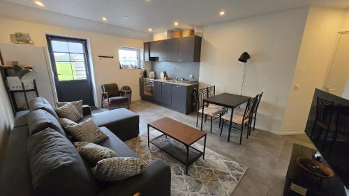 a living room with a couch and a table at Haarle's kleine landhuis NR 1 in Haarle