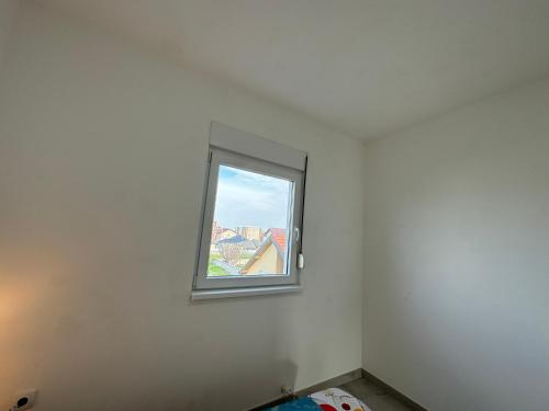 a window in a room with a white wall at Belgrade Airport luxury 2 room in Surčin