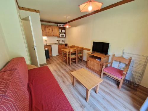 Photo de la galerie de l'établissement Appartement 2 pièces, 4 personnes, proche télécabine et commerces - FR-1-265-305, à Modane