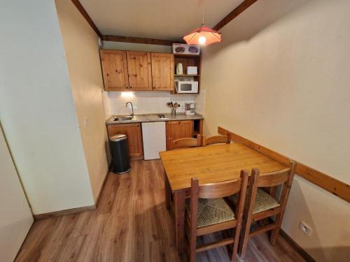 Photo de la galerie de l'établissement Appartement 2 pièces, 4 personnes, proche télécabine et commerces - FR-1-265-305, à Modane