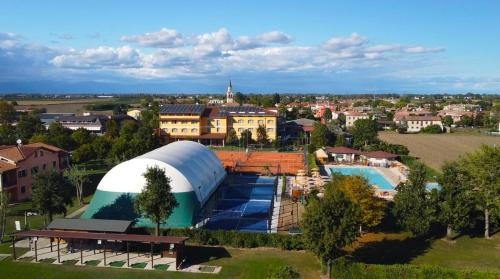 Bazén v ubytování Ancora Sport Resort Hotel nebo v jeho okolí