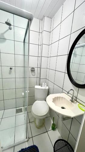 Bilik mandi di Apartamento Mobiliado AptCE
