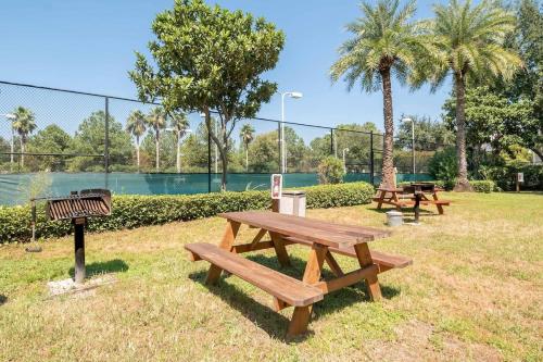5 Star Resort 11106 Fl Stunning Sunrise 2BR 2BA King Suite,Pools ,Shuttle or Walk to Beach photo 40