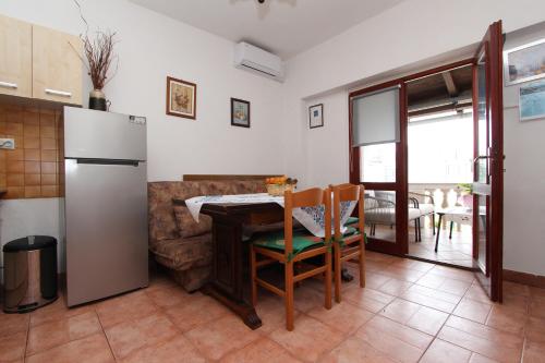 Kuchyňa alebo kuchynka v ubytovaní Apartments Belsa