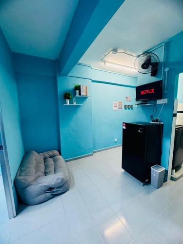a room with a blue room with a clock on the wall at Apartment in gelugor usm in Gelugor