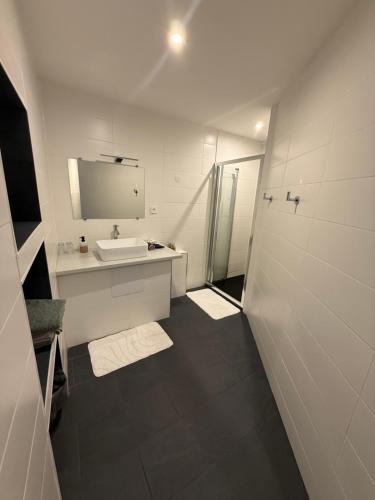 Koupelna v ubytování Hotel Wistub Le PasSage