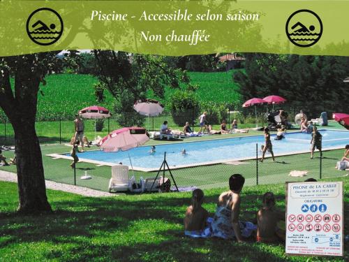 Bazén v ubytování Domaine de la Caille nebo v jeho okolí