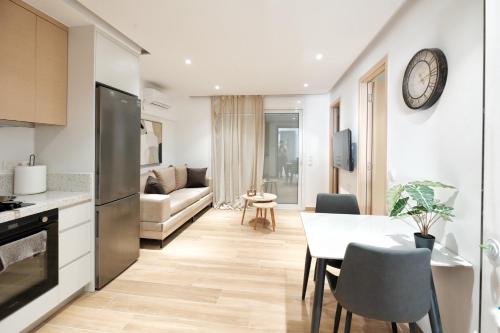 Near Pireas Port-Brand New Suite