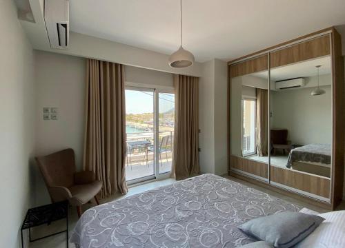 Modern Marina Vista Apartment