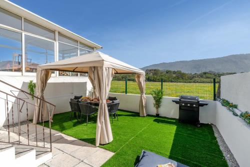 En generel udsigt til bjerge eller udsigt til bjerge taget fra lejligheden