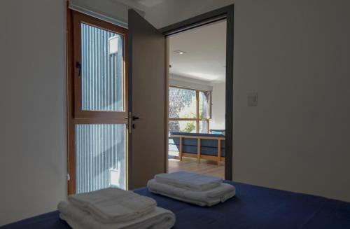 Ένα ή περισσότερα κρεβάτια σε δωμάτιο στο Alamos del Rio - Andarlibre