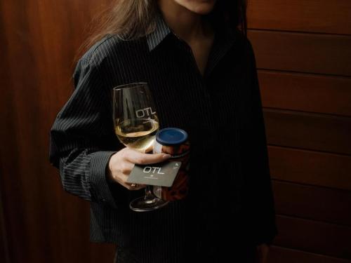 a woman is holding a glass of wine at OTL Gouverneur Saguenay in Saguenay