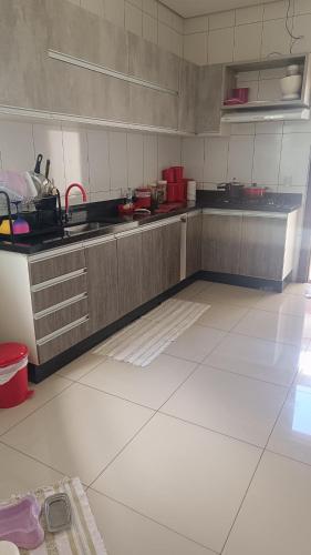 Η κουζίνα ή μικρή κουζίνα στο Casa com piscina - Rondônia Rural Show