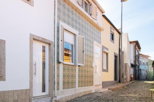 Quiet Duplex w Patio in Lapa by LovelyStay