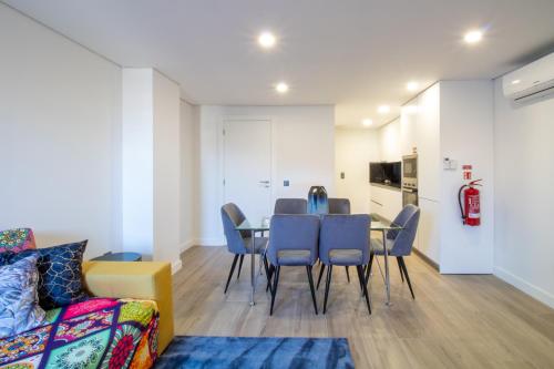 Quiet Duplex w Patio in Lapa by LovelyStay