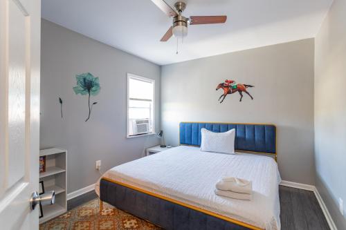 Ένα ή περισσότερα κρεβάτια σε δωμάτιο στο 20Percent OFF Luxury 3BR on the Bourbon Trail Sleeps10