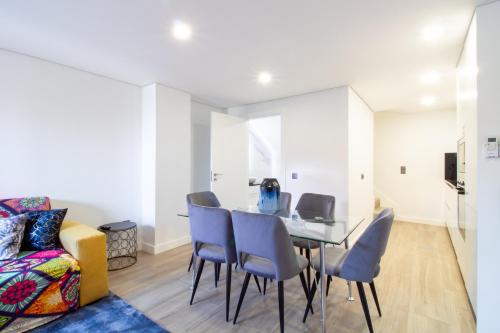 Quiet Duplex w Patio in Lapa by LovelyStay