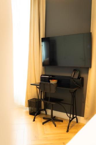 Μια τηλεόραση ή/και κέντρο ψυχαγωγίας στο Hotel Grand Place