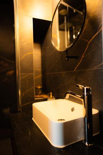 Ένα μπάνιο στο Hotel Grand Place
