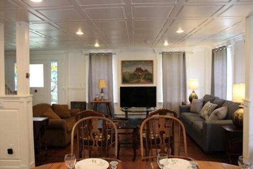 Ruang duduk di Historical Home with Amenities Nearby - Delaware River, General Store, Post Office, Tavern