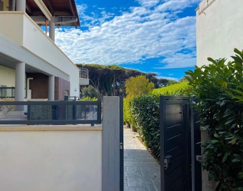 Gallery image of THE SHABBY HOUSE - Charming Seaside Retreat in Central Anzio, Steps from Beach and Train Station in Anzio