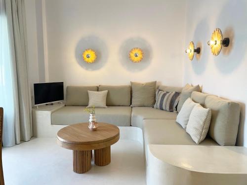 A seating area at Faros Residences