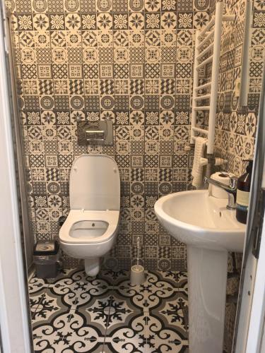 a bathroom with a toilet and a sink at Old City Pansiyon in Istanbul