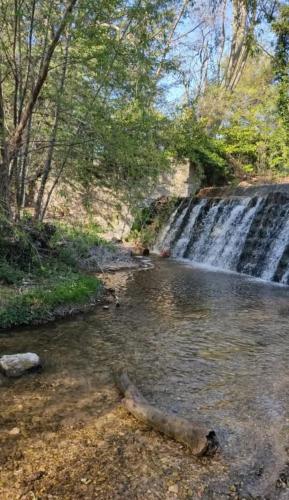 Une petite maison dans un quartier calme dans la zone verte proximité tous commerces