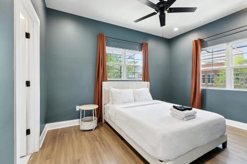 a bedroom with a bed and a ceiling fan at StayAE Downtown - One Bedroom, 2nd Floor in Baton Rouge