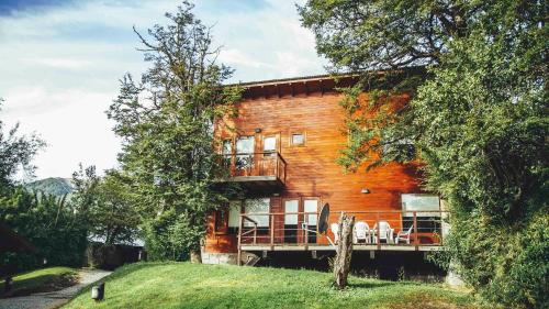 Un jardín fuera de Arbolar, Casas de Montaña- Piscina climatizada
