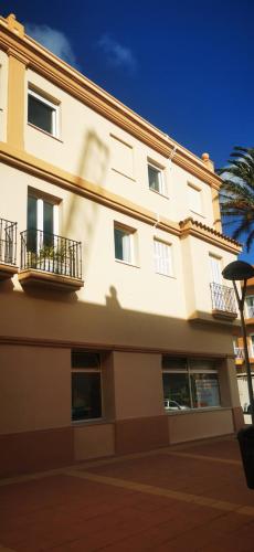 Tarifa central Duplex with private parking and patio