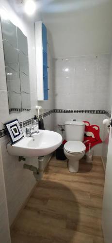 Tarifa central Duplex with private parking and patio