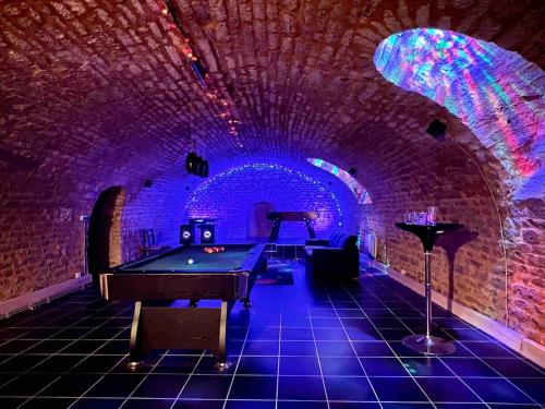 Le Rétro Club Discothèqueにあるビリヤード台