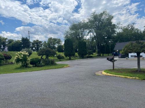 an empty road with a sign in the middle at Motel 6 Culpeper, VA in Culpeper