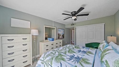 Una cama o camas en una habitación de Beach Haven