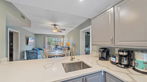 Una cocina o cocineta en Beach Haven