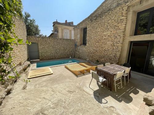 Maison exceptionnelle au coeur de Gordes avec piscine privée et vue panoramique
