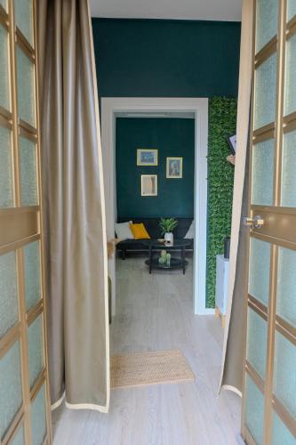an open door to a room with a green wall at Lo Casale in Buonalbergo