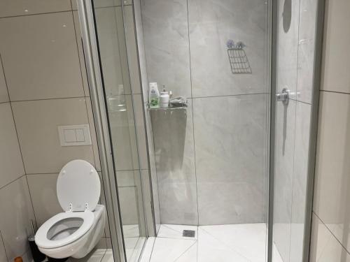 BinaApartment2 tesisinde bir banyo