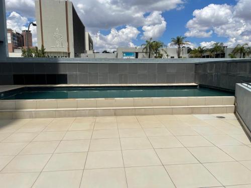 BinaApartment2 tesisinde veya buraya yakın yüzme havuzu