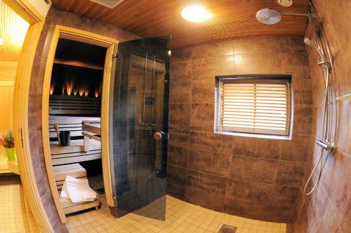 Kylpyhuone majoituspaikassa Hotel Krapi
