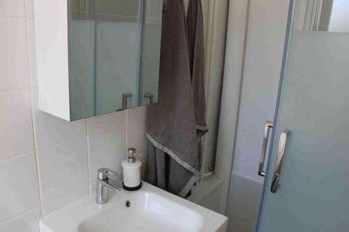 Ένα μπάνιο στο Très beau studio proche centre, très calme